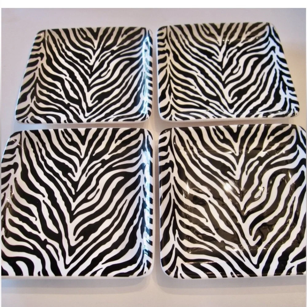 Set of 4 Zebra Plates Pier 1 Imports, 6” Excellent, Like New Condition.